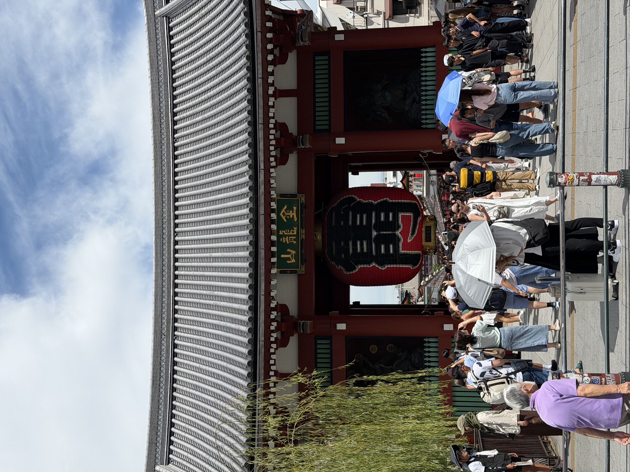 Kaminarimon Gate in Asakusa during the day